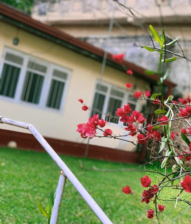 No 06 Veediya Bandara Lane Bahirawakanda Kandy Luaran gambar