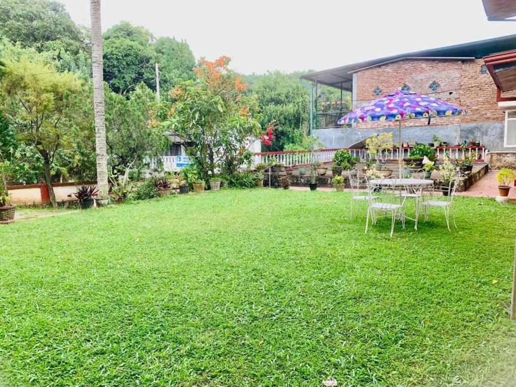 No 06 Veediya Bandara Lane Bahirawakanda Kandy Luaran gambar