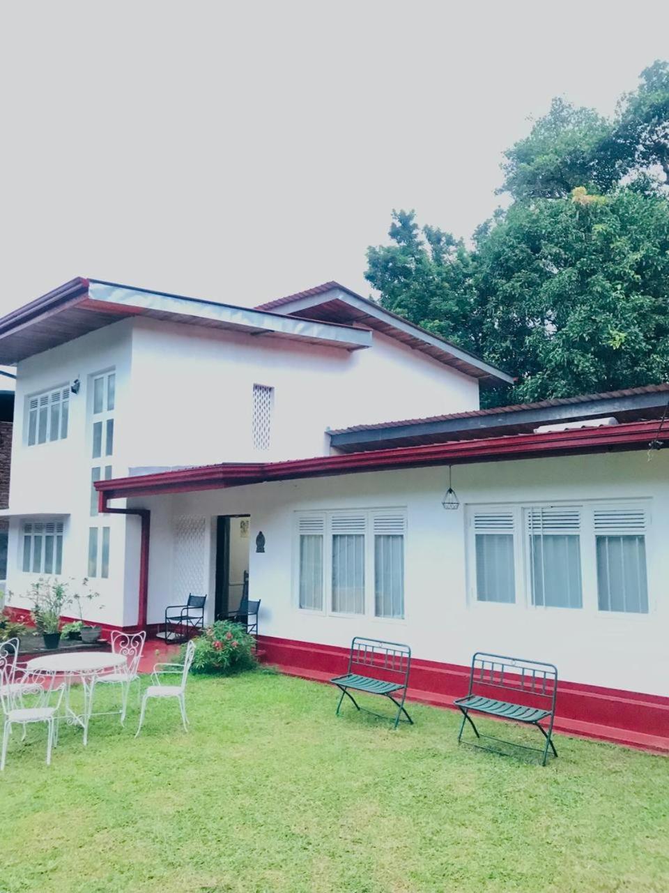 No 06 Veediya Bandara Lane Bahirawakanda Kandy Luaran gambar
